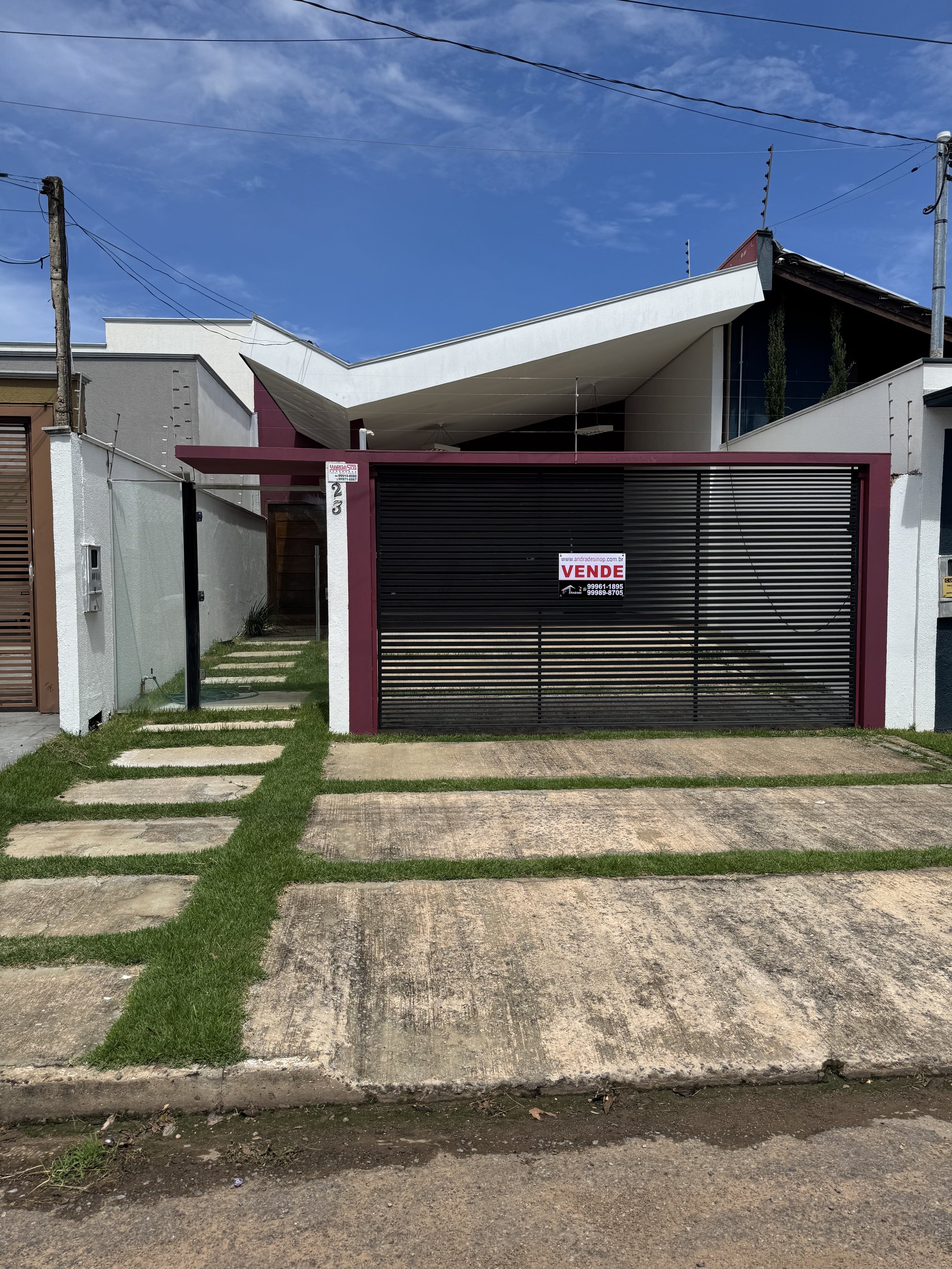 Casa à venda com 3 quartos, 135m² - Foto 1
