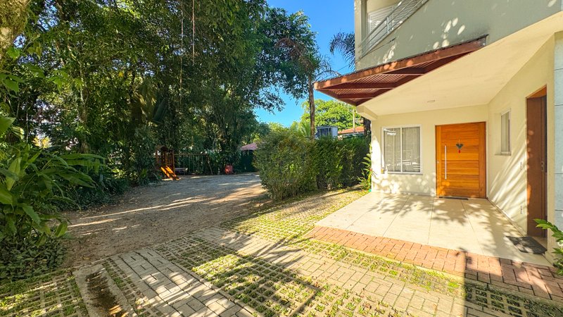 Casa em Condomínio na Praia de Juquehy - LOCAÇÃO DIÁRIA - São Sebastião - 