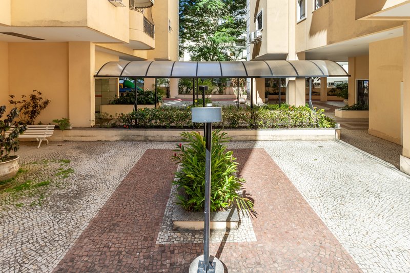 Reformado com ótima marcenaria e lazer completo no entorno da General Glicério! Rua Belisário Távora Rio de Janeiro - 