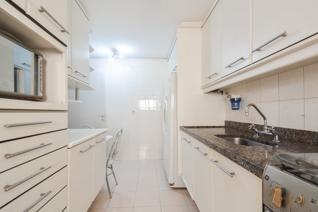 Apartamento à venda com 3 quartos, 100m² - Foto 2