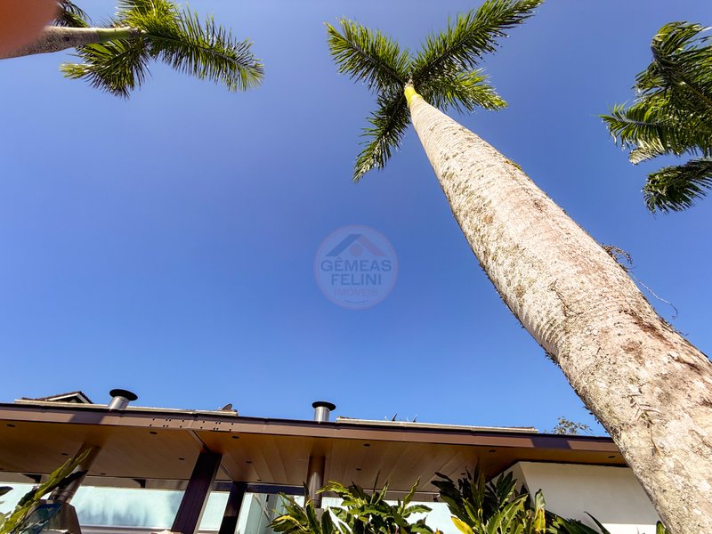 Casa em Condomínio na Praia de Juquehy - À VENDA  São Sebastião - 