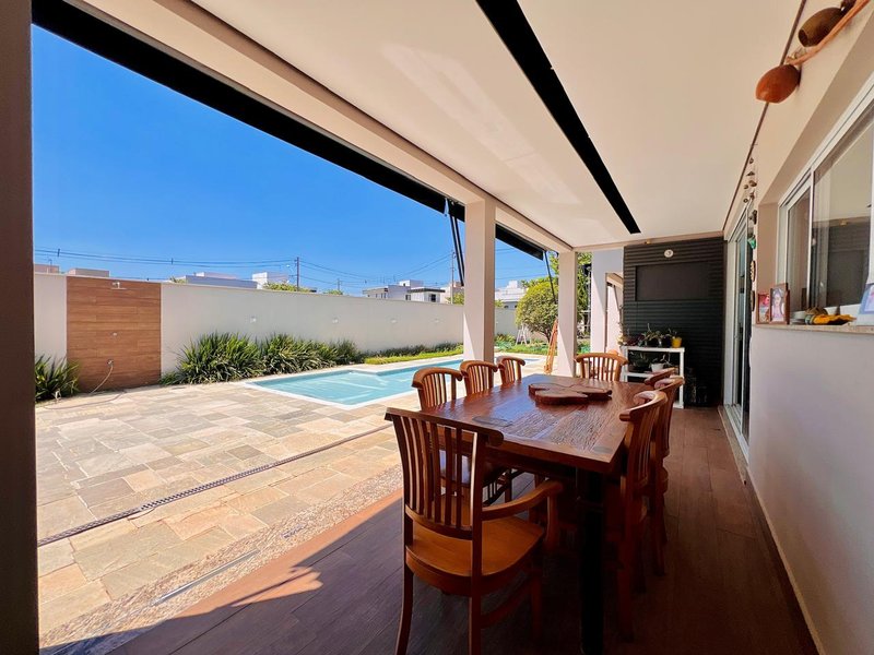 CASA DE ESQUINA CONSTRUÍDA EM TERRENO DUPLO EM GIVERNY / ACEITA PERMUTA Rua Carlos Alberto Brides Sorocaba - Área gourmet + piscina