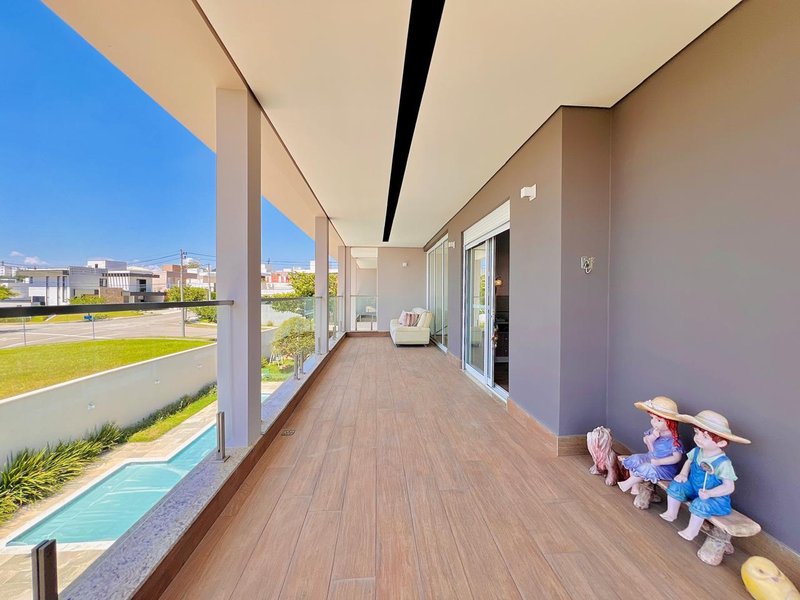 CASA DE ESQUINA CONSTRUÍDA EM TERRENO DUPLO EM GIVERNY / ACEITA PERMUTA Rua Carlos Alberto Brides Sorocaba - Varanda superior