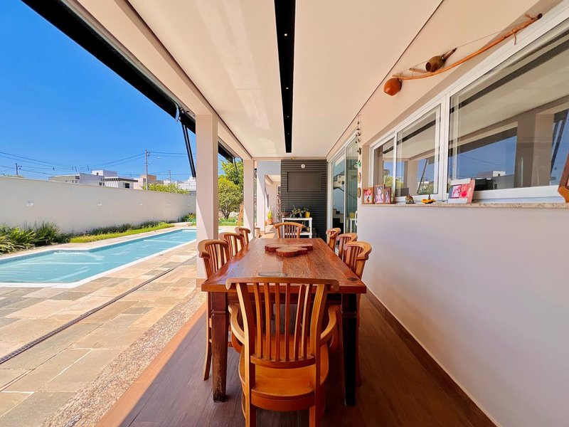 CASA DE ESQUINA CONSTRUÍDA EM TERRENO DUPLO EM GIVERNY / ACEITA PERMUTA Rua Carlos Alberto Brides Sorocaba - Área gourmet