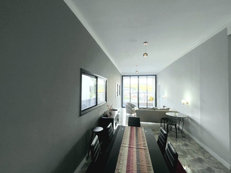 Linda Casa com uma Suíte Térrea - Santana de Parnaíba - 