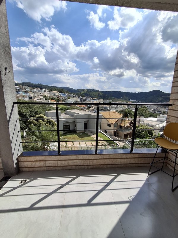 Linda Casa com uma Suíte Térrea - Santana de Parnaíba - 