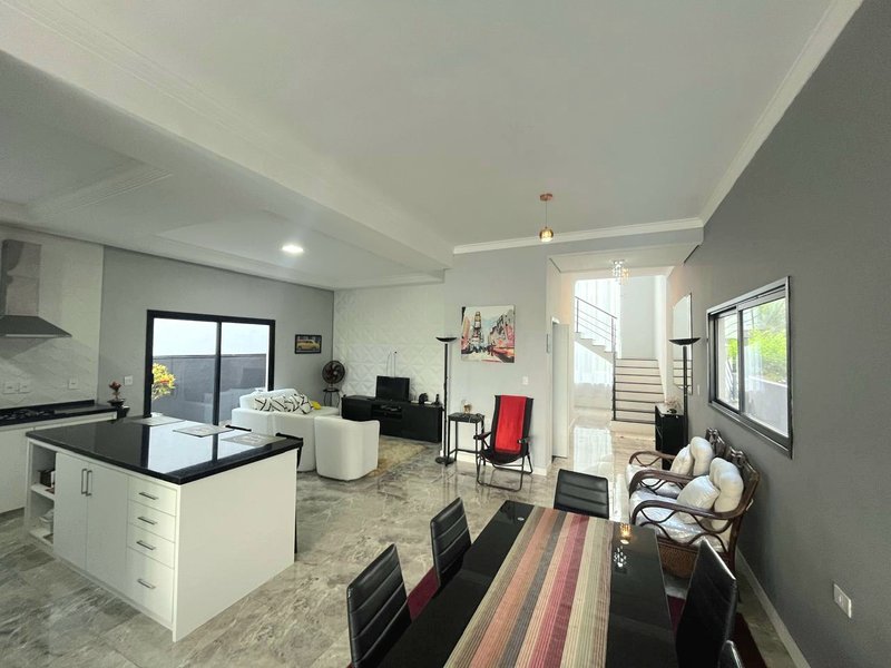Linda Casa com uma Suíte Térrea - Santana de Parnaíba - 