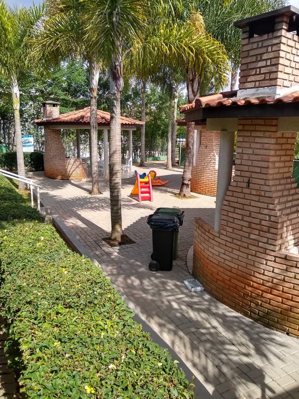 Linda Casa com uma Suíte Térrea - Santana de Parnaíba - 