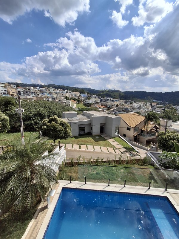 Linda Casa com uma Suíte Térrea - Santana de Parnaíba - 