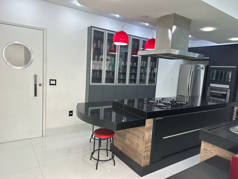 Lindo Sobrado na Vila Madalena com 4 dorms - 300m2 - São Paulo - 