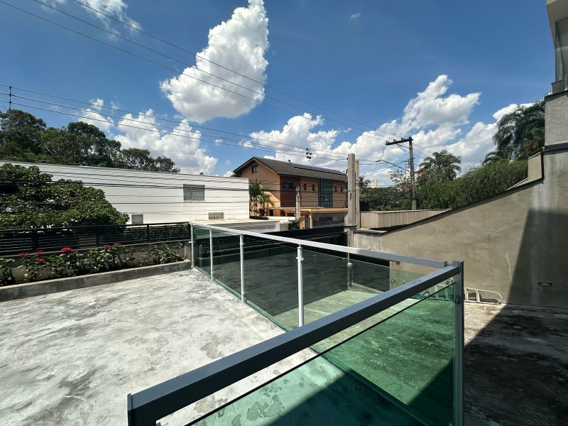 Lindo Sobrado na Vila Madalena com 4 dorms - 300m2 - São Paulo - 