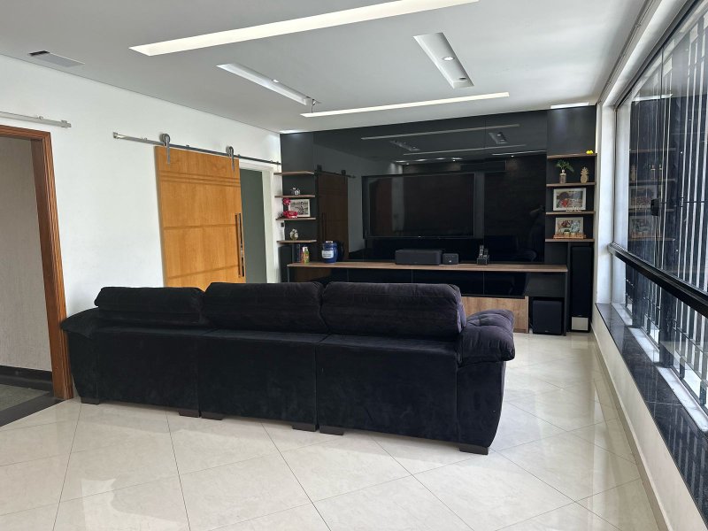 Lindo Sobrado na Vila Madalena com 4 dorms - 300m2 - São Paulo - 