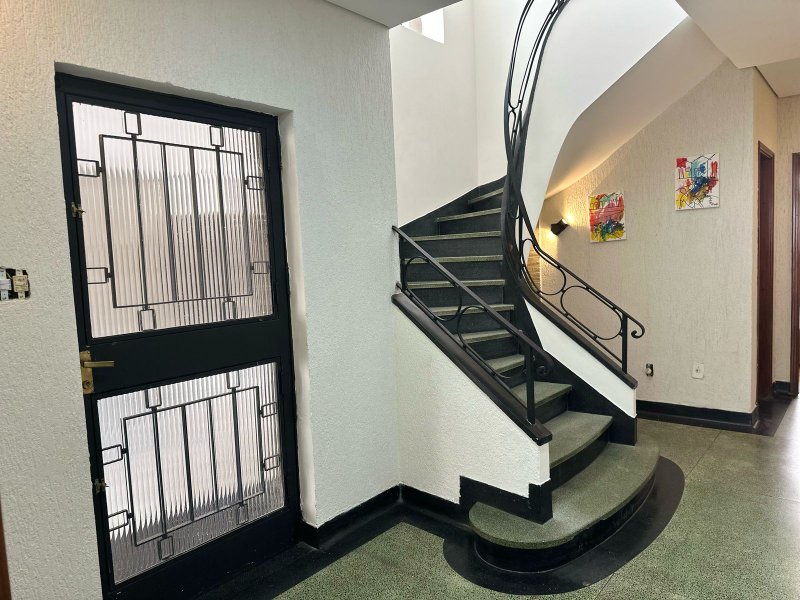 Lindo Sobrado na Vila Madalena com 4 dorms - 300m2 - São Paulo - 