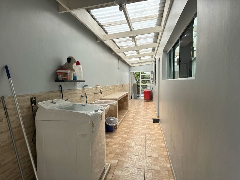 Lindo Sobrado na Vila Madalena com 4 dorms - 300m2 - São Paulo - 