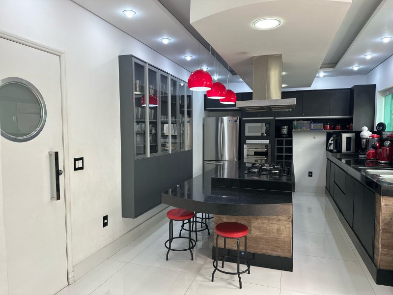 Lindo Sobrado na Vila Madalena com 4 dorms - 300m2 - São Paulo - 