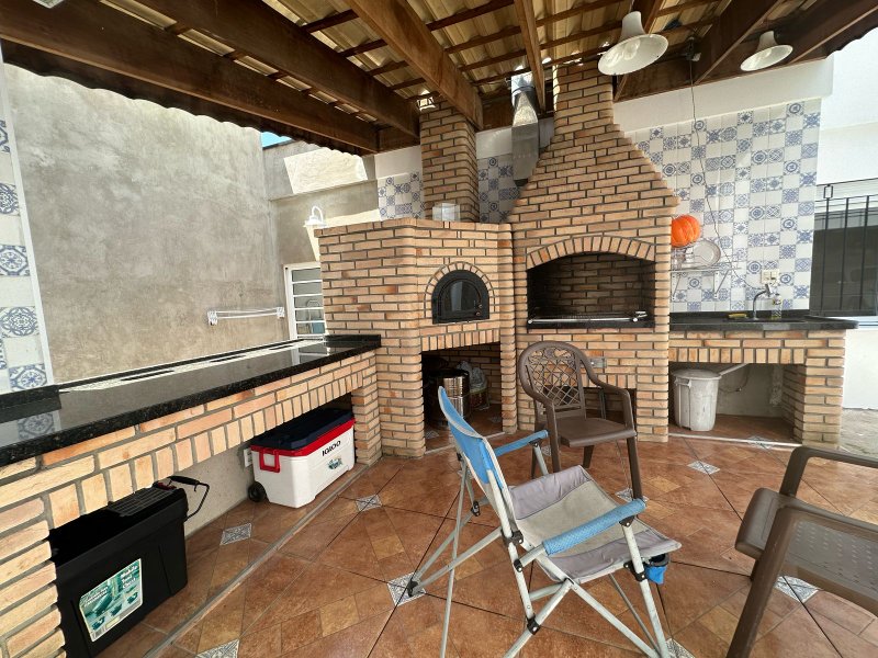 Lindo Sobrado na Vila Madalena com 4 dorms - 300m2 - São Paulo - 