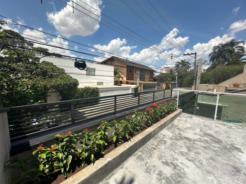 Lindo Sobrado na Vila Madalena com 4 dorms - 300m2 - São Paulo - 
