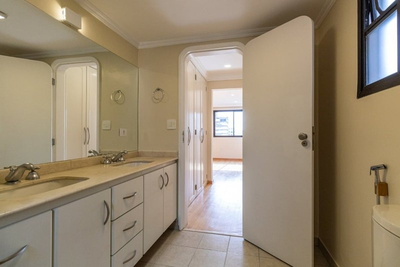 Apartamento a venda - Itaim Bibi - 3 suítes 209m² Lopes Neto São Paulo - 