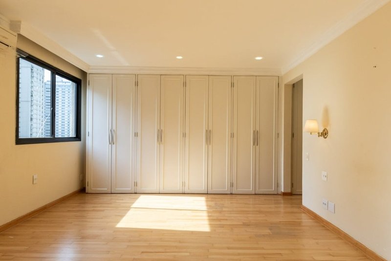 Apartamento a venda - Itaim Bibi - 3 suítes 209m² Lopes Neto São Paulo - 