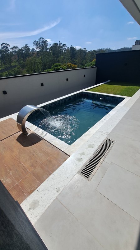 Casa Nova - Mosaico Essence - 03 suítes, closet, área gourmet com piscina e 02 vagas - Mogi das Cruzes - 