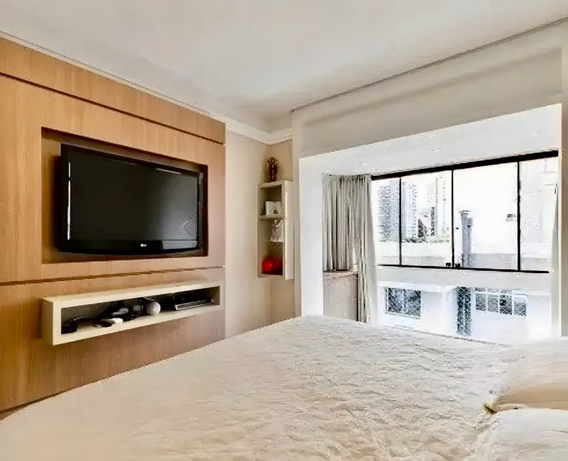 R$ 1.499.000 - EXCELENTE APARTAMENTO- 145M2 - 3 DORM - LAREIRA - INFRA - 2 VAGAS Rua Anita Garibaldi Porto Alegre - 