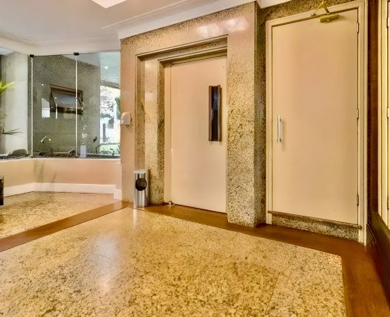 R$ 1.499.000 - EXCELENTE APARTAMENTO- 145M2 - 3 DORM - LAREIRA - INFRA - 2 VAGAS Rua Anita Garibaldi Porto Alegre - 