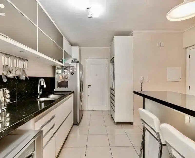 R$ 1.499.000 - EXCELENTE APARTAMENTO- 145M2 - 3 DORM - LAREIRA - INFRA - 2 VAGAS Rua Anita Garibaldi Porto Alegre - 
