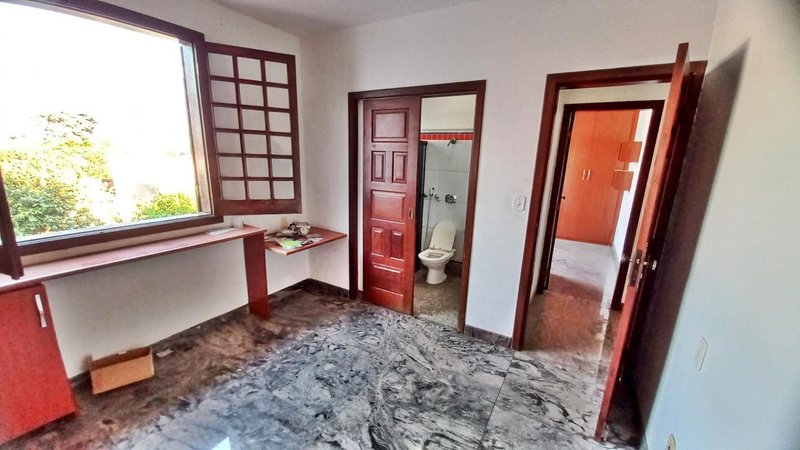 Casa em Condomínio - 4 quartos - 3 suites - 4 vagas - lote 550m² Avenida Doutor Cristiano Guimarães Belo Horizonte - 