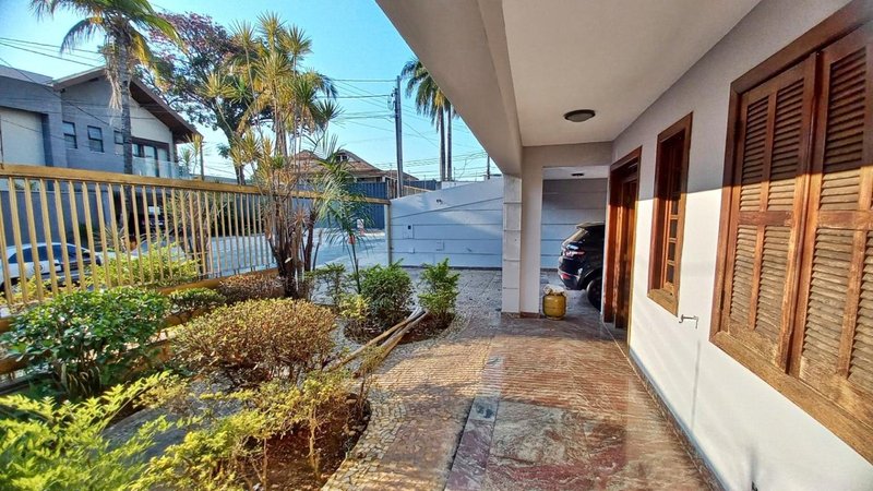Casa em Condomínio - 4 quartos - 3 suites - 4 vagas - lote 550m² Avenida Doutor Cristiano Guimarães Belo Horizonte - 