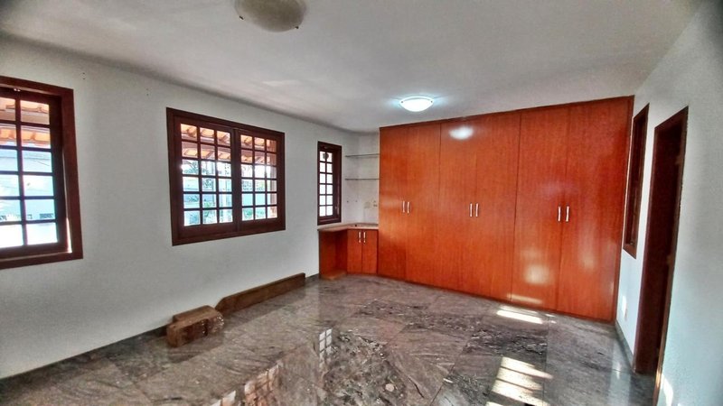 Casa em Condomínio - 4 quartos - 3 suites - 4 vagas - lote 550m² Avenida Doutor Cristiano Guimarães Belo Horizonte - 