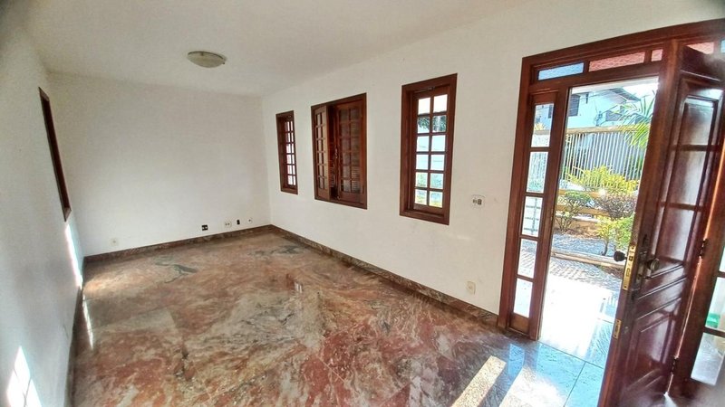 Casa em Condomínio - 4 quartos - 3 suites - 4 vagas - lote 550m² Avenida Doutor Cristiano Guimarães Belo Horizonte - 
