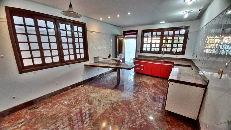 Casa em Condomínio - 4 quartos - 3 suites - 4 vagas - lote 550m² Avenida Doutor Cristiano Guimarães Belo Horizonte - 