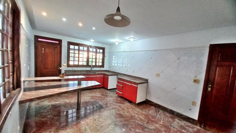 Casa em Condomínio - 4 quartos - 3 suites - 4 vagas - lote 550m² Avenida Doutor Cristiano Guimarães Belo Horizonte - 