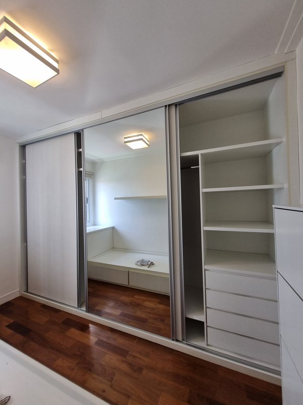 ALUGA-SE APT 70M2 MOBILIADO – INCRÍVEL – AR CONDICIONADO TODOS OS CÔMODOS Avenida Marquês de São Vicente São Paulo - 