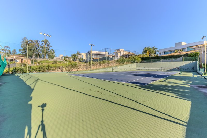 CASA RESORT COM QUADRA DE TÊNIS, ACADEMIA, BEACH TENIS, PLAYGROUND E SEMI MOBILIADA Rua Eurico Fragoso Sorocaba - 