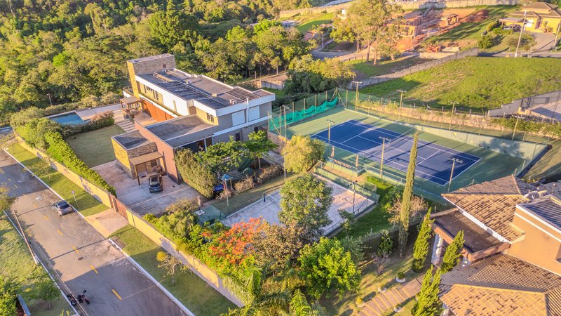 CASA RESORT COM QUADRA DE TÊNIS, ACADEMIA, BEACH TENIS, PLAYGROUND E SEMI MOBILIADA Rua Eurico Fragoso Sorocaba - 