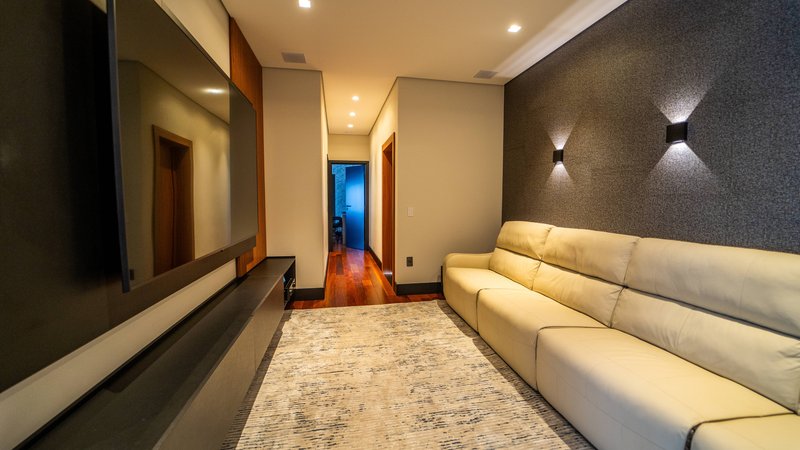 Casa térrea, mobiliada, decorada com extremo bom gosto Rodovia Raposo Tavares Sorocaba - 