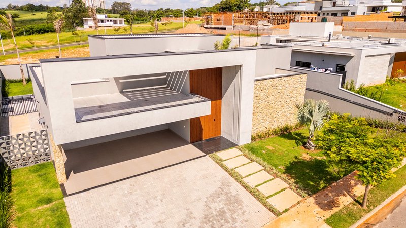 Casa térrea, mobiliada, decorada com extremo bom gosto Rodovia Raposo Tavares Sorocaba - 