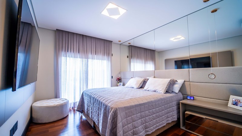 Casa térrea, mobiliada, decorada com extremo bom gosto Rodovia Raposo Tavares Sorocaba - 