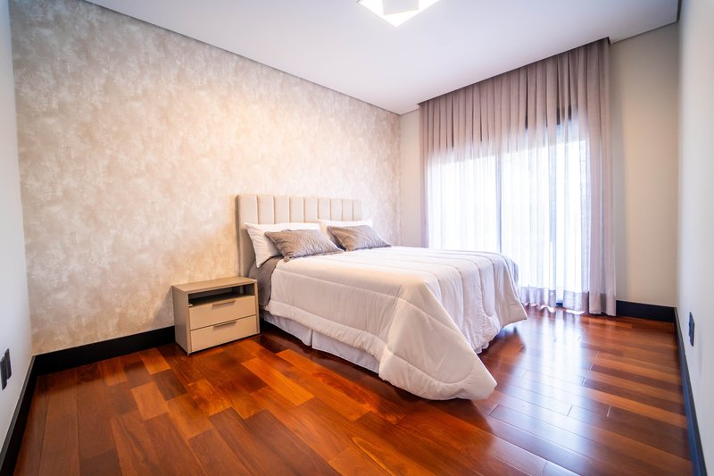 Casa térrea, mobiliada, decorada com extremo bom gosto Rodovia Raposo Tavares Sorocaba - 