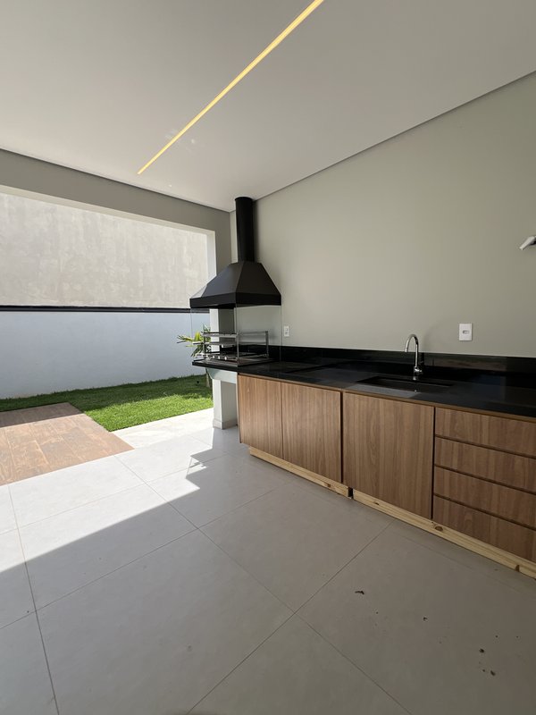 CASA SOFISTICADA E BEM PLANEJADA EM ALPHAVILLE NOVA ESPLANADA Alameda Londres Votorantim - 