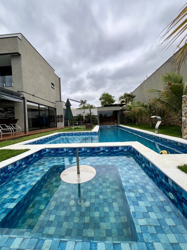 CASA COM LAGO DE CARPAS ESPETACULAR Rodovia Raposo Tavares Sorocaba - 