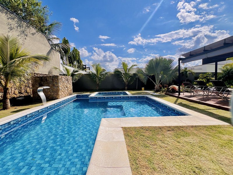 CASA COM LAGO DE CARPAS ESPETACULAR Rodovia Raposo Tavares Sorocaba - 