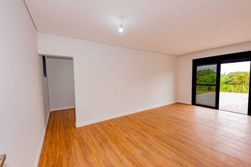 CASA TÉRREA EM CONDOMÍNIO SAINT CHARBEL Av. João de Barro Araçoiaba da Serra - 
