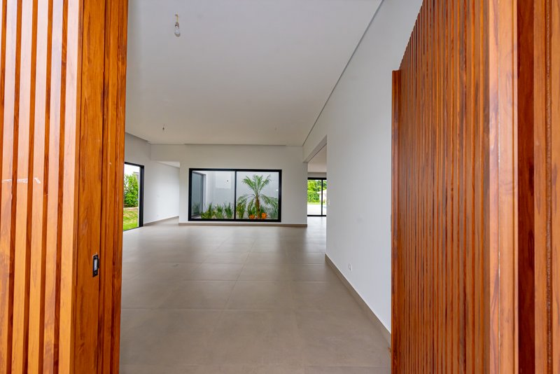 CASA TÉRREA EM CONDOMÍNIO SAINT CHARBEL Av. João de Barro Araçoiaba da Serra - 