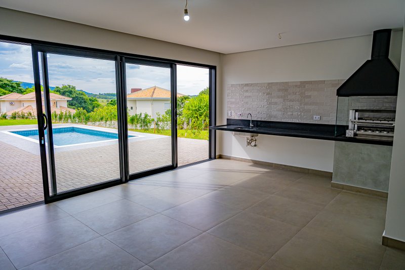 CASA TÉRREA EM CONDOMÍNIO SAINT CHARBEL Av. João de Barro Araçoiaba da Serra - 