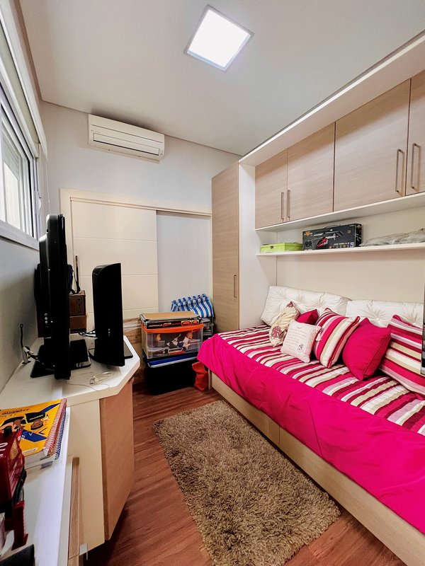 CASA MONT BLANC COM ELEVADOR Avenida Adolpho Massaglia Votorantim - 