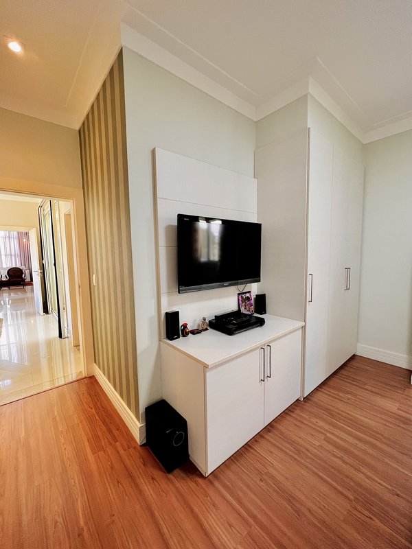 CASA MONT BLANC COM ELEVADOR Avenida Adolpho Massaglia Votorantim - 