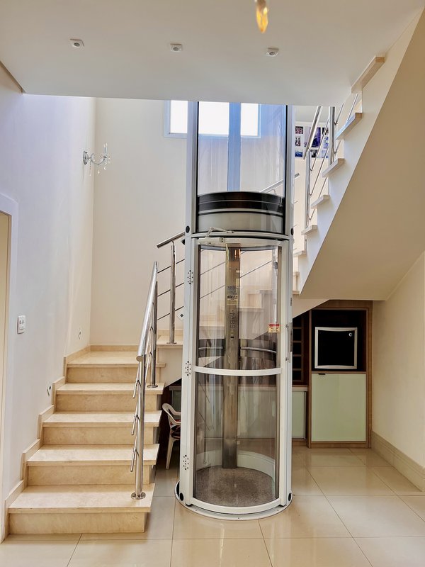 CASA MONT BLANC COM ELEVADOR Avenida Adolpho Massaglia Votorantim - 