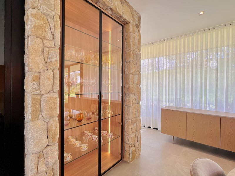 Casa de esquina l 7 dorm. l 909m²l piscina l SPA l Adega Rua C Itu - 